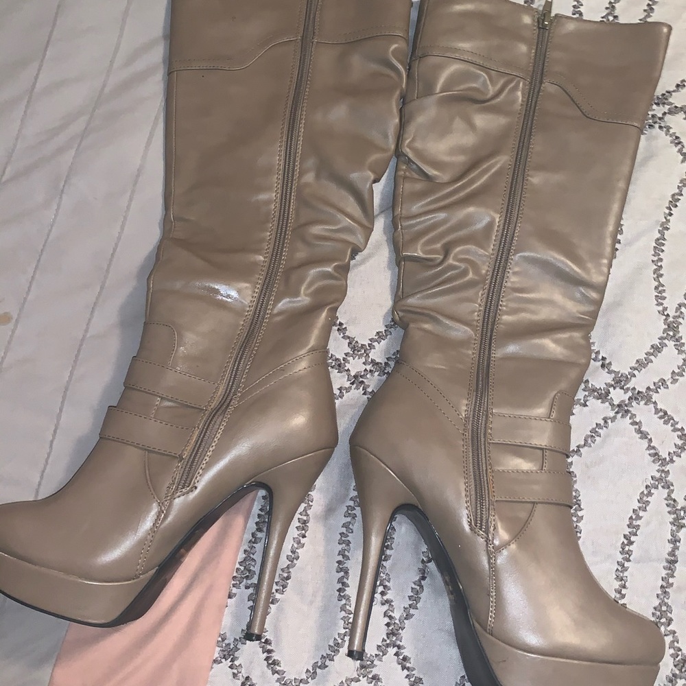 Boots - Picture 3 of 3